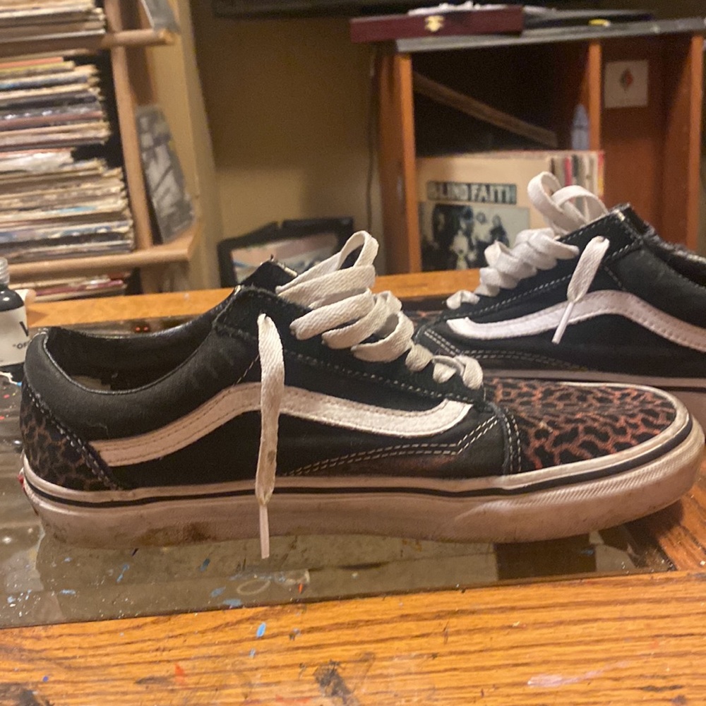 Distressed custom vans - Picture 11 of 12